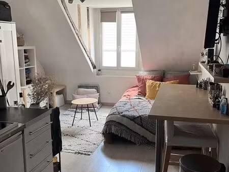 loue studio meublé - 20m² - marais (bails code civil)