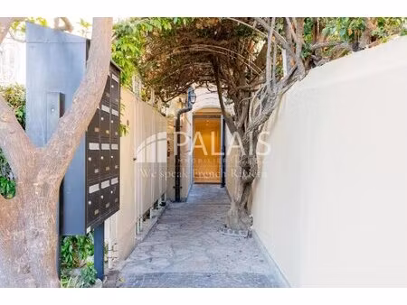 3 pièces de caractère avec balcon et vue mer aperçue
