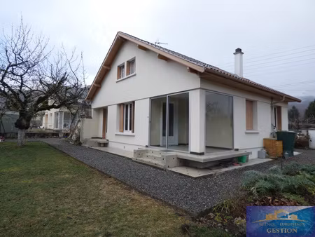 maison avec 2 appartements loues  garage et jardin