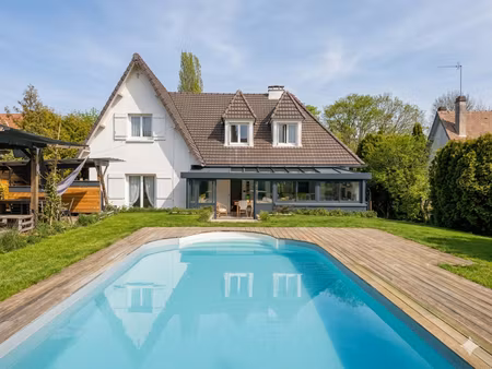 maison familiale 200 m2 avec piscine