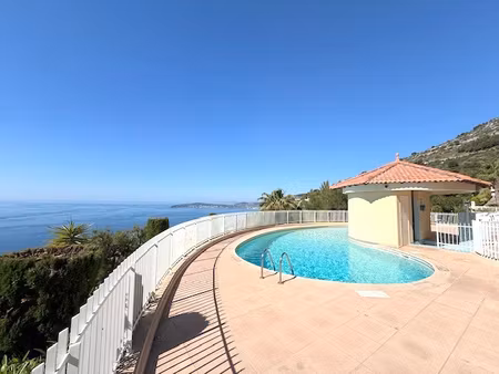 cap d'ail  beau 2 pièces en excellent état avec large terras