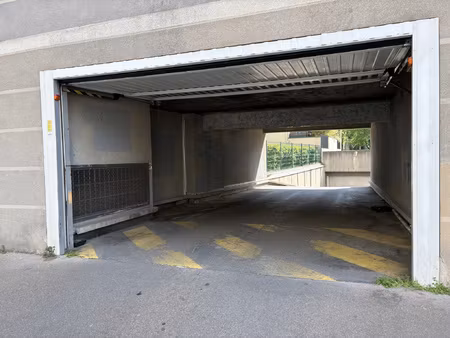 place de stationnement en sous-sol