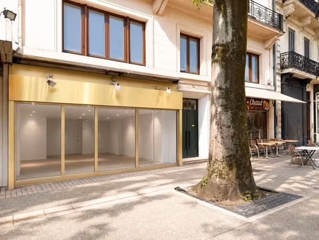 local commercial boulevard gambetta nîmes