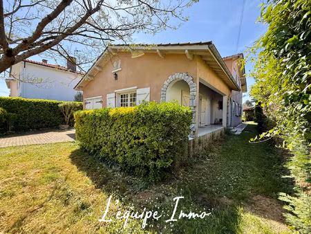 maison familiale en centre ville avec jardin et garage