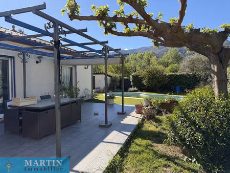 villa 5 pieces plein pied 4 faces piscine