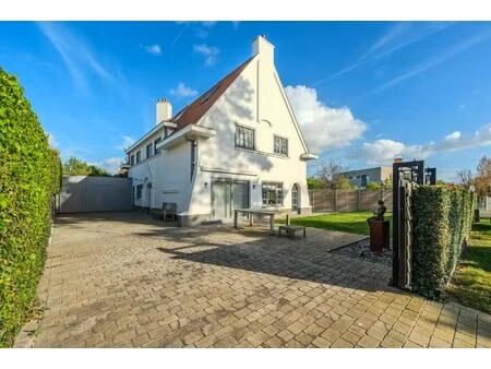 karakteristieke villa met vier slaapkamers in de simli wijk