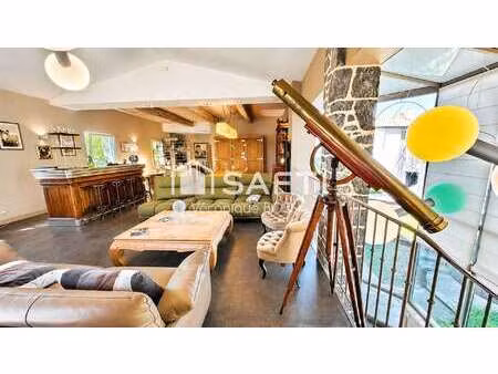vente longère et corps de ferme à la roche-sur-yon zad - zi nord (85000) : à vendre / 205m