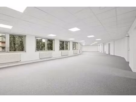 vente bureaux 117 m² à 244 m²