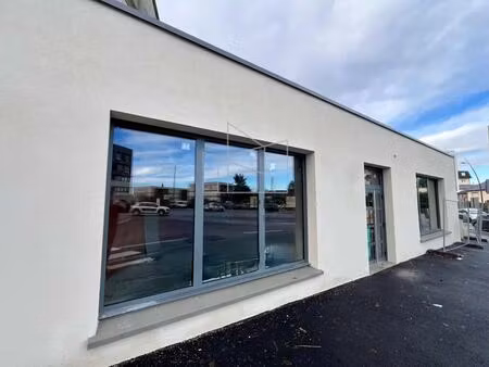 vente commerce evreux 27000 141m²