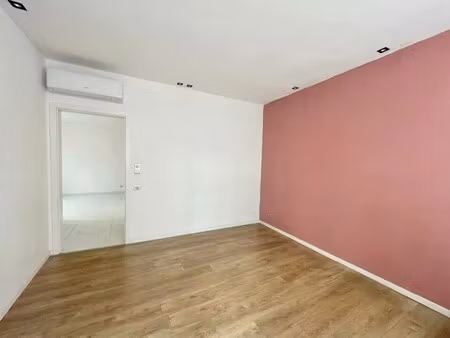 vente commerce frejus 83600 31m²