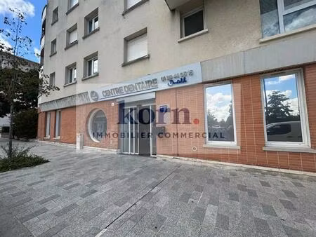 vente commerce guyancourt 78280 195m²