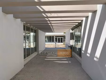 vente commerce hyeres 83400 135m²