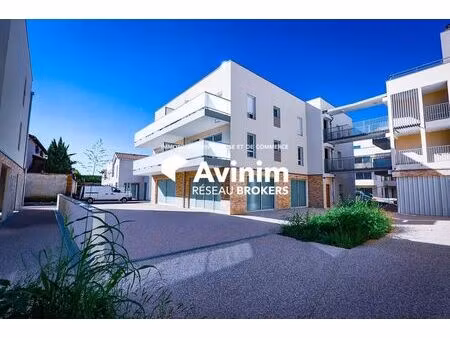 vente commerce pusignan 69330 51m²