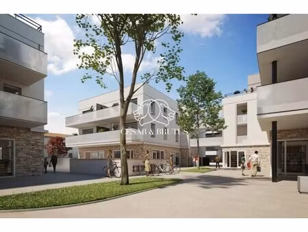 vente commerce pusignan 69330 60m²