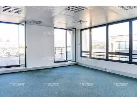 location bureaux 52 m² à 1 755 m²