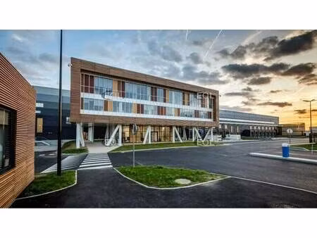 location entrepôt crisenoy 77390 86380m²