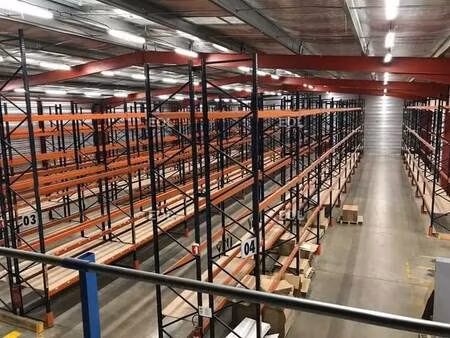 location entrepôt orange 84100 8954m²