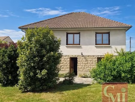 pavillon (3 chambres) sur sous sol aménagé (appartement et garage) et sur 833m2 de terrain
