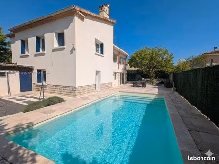 maison 8 pièces 228 m²