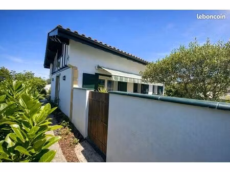 guéthary – maison rénovée  terrasse plein sud  jardin sans vis-à-vis  aperçu mer & espace 