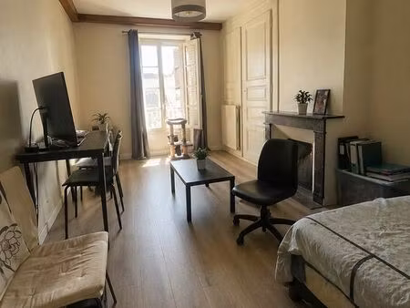 a louer à issoire (63500)  centre-ville : appartement de 36 m²