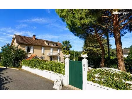 appartement 7 pièces 181 m²