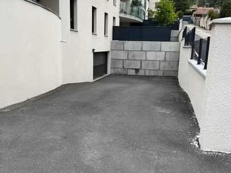garage à louer – st-priest-en-jarez