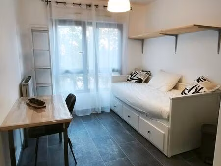 studio meublé 14 m² - evry courcouronnes 91000 centre ville