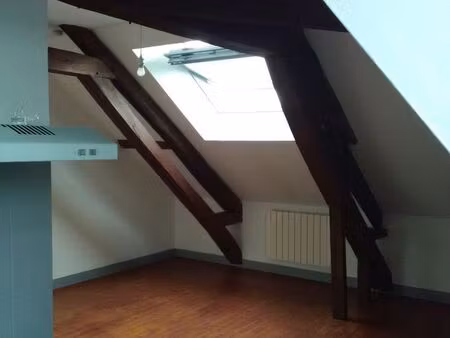 location grand studio mansardé