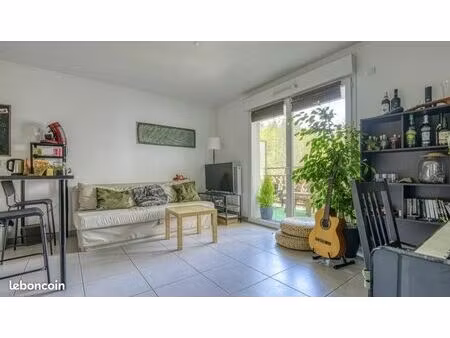 t2 43m² avec balcon et parking ste therese