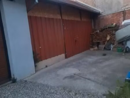 local garage hangar a louer
