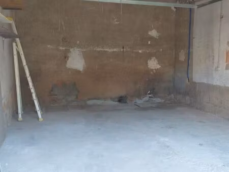 garage fermé à louer – place de stationnement sécurisée - quartier du guesclin