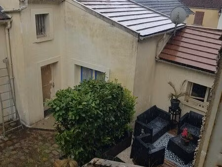 particulier loue petite maison de ville  réhabilité par archi d’intérieur  très calme  iso