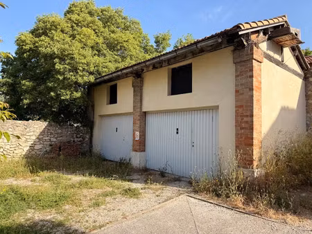 location parking 25 m² à roquevaire (13360)  250 €