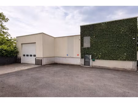 à vendre local d'activité avec dépôt  bureaux et logement