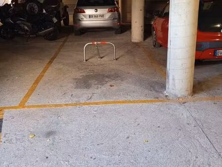 parking garage fermé sécurisé