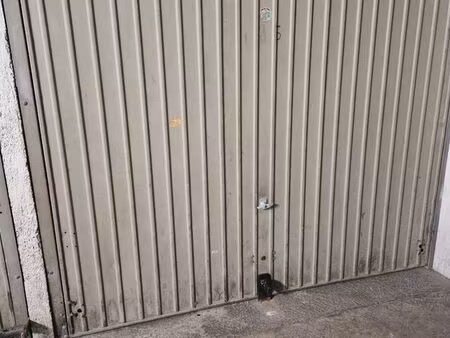 vends 2 garages loués