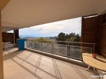 spacieux 2 pièces avec belle terrasse