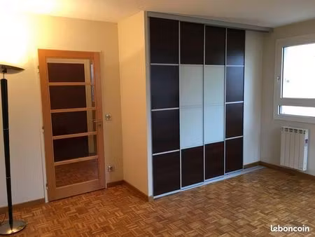 studio 1 pièce 26 m²