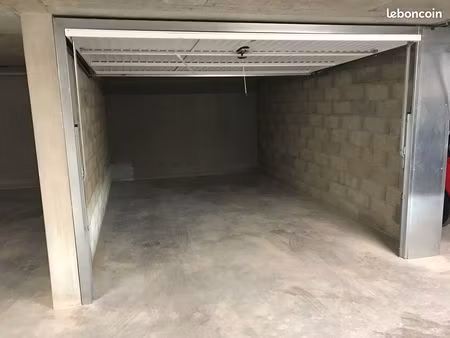 a vendre grand garage pmr fermé de 16.9 m² à lyon 3ème angle avenue lacassagne rue profess