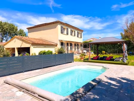 villa 7 pièces 145 m2 habitables avec piscine et dépendances (double garage ouvert et loca
