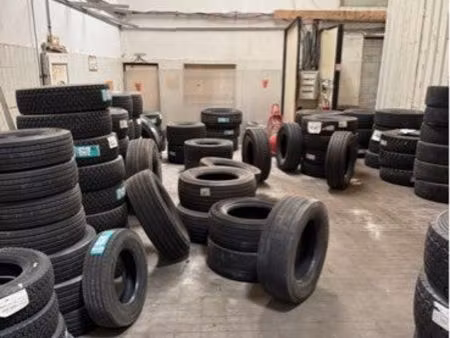grand  local de stockage