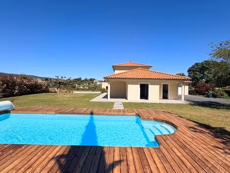 maison entièrement rénovée avec vue panoramique  piscine et double garage – le calme absol