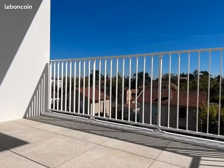 t3 terrasse et garage gleizé