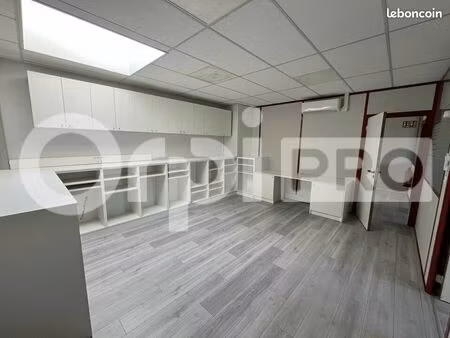 bureau 86 m²