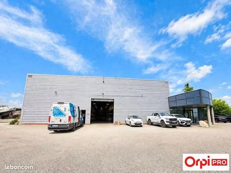 local d'activité 805 m²