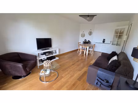 3 pieces sans travaux avec grand balcon et box - rer et bus