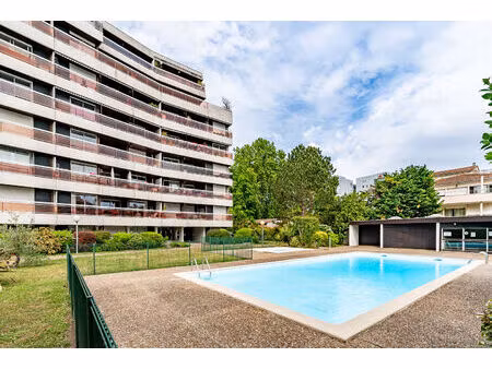 exclusivité square habitat - quartier saint genès - t4 109 m² - terrasse - garage et cave.