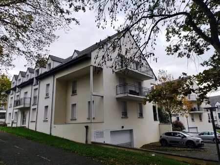 a louer - t2 au coudray avec balcon et place de parking