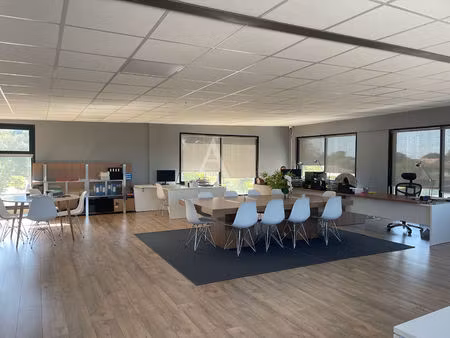 a louer plateau - bureaux - 106m² - fonbeauzard